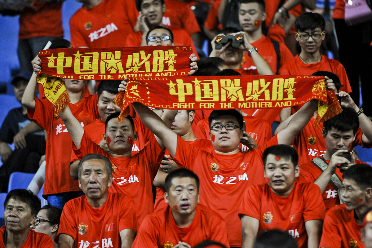 关于国内足球赛场迎来精彩对决，球迷热血沸腾的信息